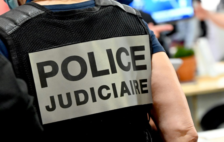 Un membre de la Police judiciaire à Lille en septembre 2021 (9MD8VC) ( AFP / DENIS CHARLET )