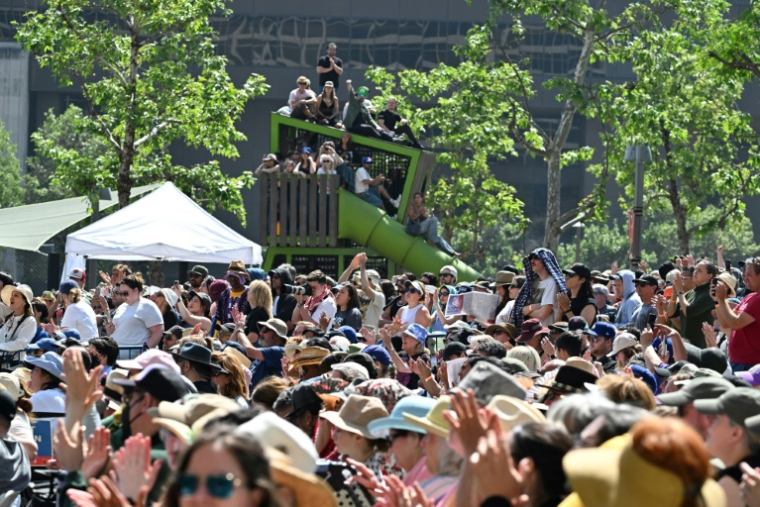 La foule lors du meeting de Bernie Sanders à Los Angeles, le 12 avril 2025 ( AFP / Robyn Beck )