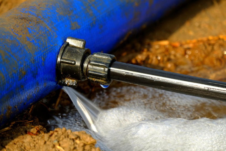La municipalité aurait détérioré la canalisation en effectuant des travaux de terrassement. (Illustration). (Holger Schué / Pixabay)