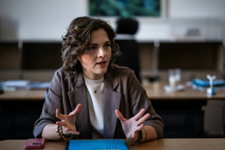 Elisabeth Kaiser, chargée du gouvernement fédéral pour l'Allemagne de l'Est, lors d'un entretien avec l'AFP dans son bureau à Berlin, le 21 août 2026 ( AFP / John MACDOUGALL )