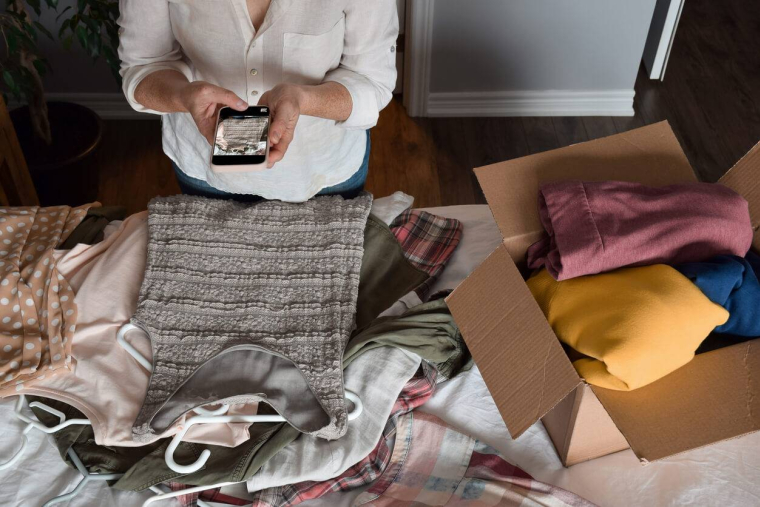 Vendre sur Vinted ou Leboncoin : quand et comment déclarer vos gains ? / iStock.com - JulieAlexK