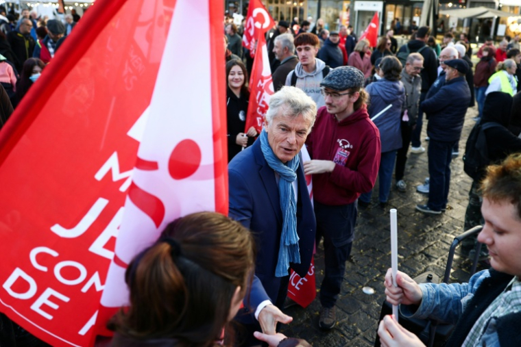 Le candidat communiste à la présidentielle Fabien Roussel manifeste contre la vie chère à Valenciennes le 17 octobre 2026 ( AFP / Sameer AL-DOUMY )