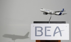 Une maquette d'Airbus A320 au siège du BEA au Bourget