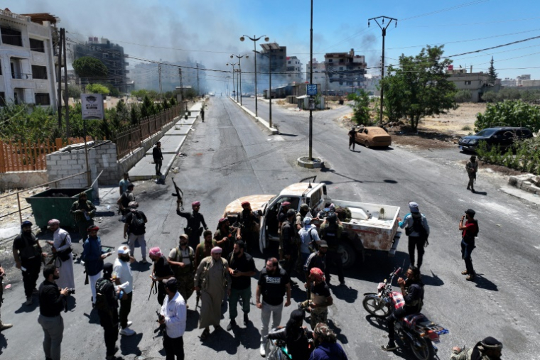 Des hommes armés dans la ville de Soueida dans le sud de la Syrie, le 19 juillet 2025 ( AFP / Omar HAJ KADOUR )