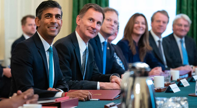 Rishi Sunak et Jeremy Hunt ont cherché à rassurer pour effacer le chaos provoqué par Liz Truss et Kwasi Kwarteng. (© AFP)