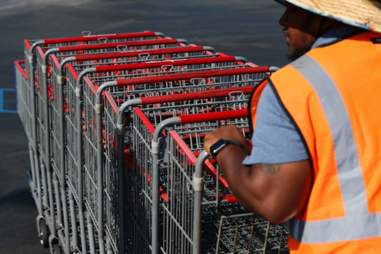 Les prix des courses alimentaires et de l'essence ont augmenté le mois dernier pour les Américains ( AFP / Patrick T. Fallon )