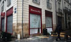 Plus de 2.500 commerces ont été dégradés lors des violences en marge des récentes manifestations en France, dont 1.161 visés par des pillages, des saccages ou des incendies ( AFP / Guillaume Saligot )