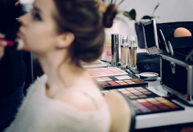 Selon le dirigeant de Global Bioenergies, «Les dérivés d'isobutène représentent aujourd'hui la seule solution pour remplacer les silicones volatiles dans les cosmétiques, sans perte de performance». (source : Pexels)