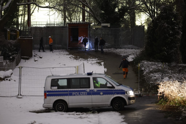 Des enquêteurs sur le lieu du sabotage d'une installation électrique à Berlin, en Allemagne, le 3 janvier 2026. ( AFP / ODD ANDERSEN )