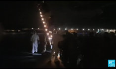 En Afghanistan, les vols commerciaux suspendus et scènes de chaos à l'aéroport