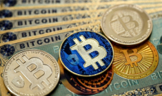 Un nombre croissant d'entreprises misent sur le bitcoin pour diversifier leurs réserves, contrer l'inflation ou attirer les investisseurs, une stratégie à fort potentiel mais à haut risque ( AFP / Ozan KOSE )