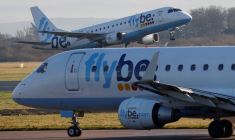 Photo d'archives d'un avion Flybe à l'aéroport de Manchester