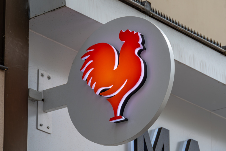 Certains travaux en urbanisme et en sant&eacute; publique indiquent qu&rsquo;il existe des liens entre l&rsquo;implantation d&rsquo;enseignes de malbouffe et la d&eacute;sertification des centres-villes. (cr&eacute;dit: Adobe Stock)