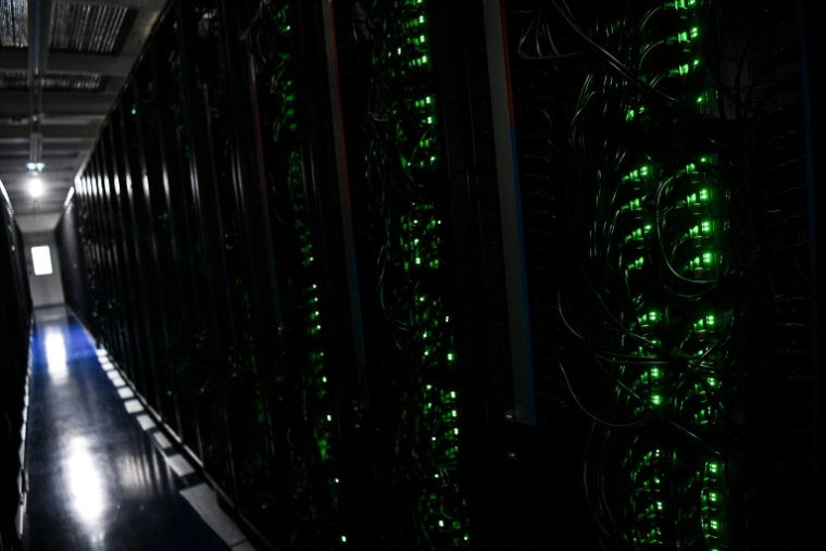Une salle de serveurs au data center de Scaleway à Saint-Ouen-l'Aumône (Val-d'Oise), le 9 juillet 2021 ( AFP / ALAIN JOCARD )