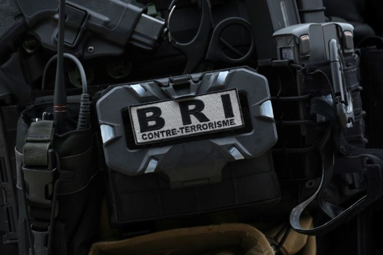 Un détail de l'équipement d'un membre de la BRI (Brigade de recherche et d'intervention) est photographié à Villepinte, en région parisienne, le 16 juin 2024 ( AFP / Valentine CHAPUIS )