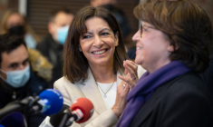 Anne Hidalgo et Martine Aubry, à Lille, en 2022 ( AFP / THOMAS LO PRESTI )