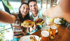 Nous avons testé 5 adresses de restaurants de burger en France. ( crédit photo : Shutterstock )