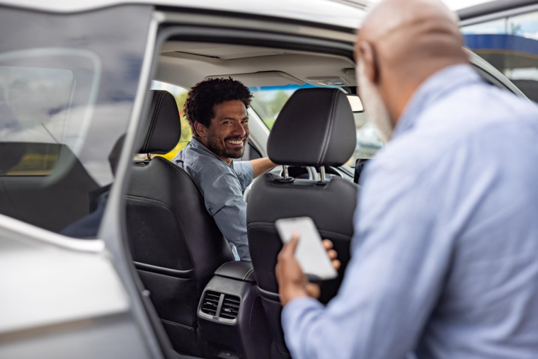 Le covoiturage permet de voyager pour seulement quelques centimes du kilomètre, en France comme à l’étranger! ( crédit photo : Getty Images )