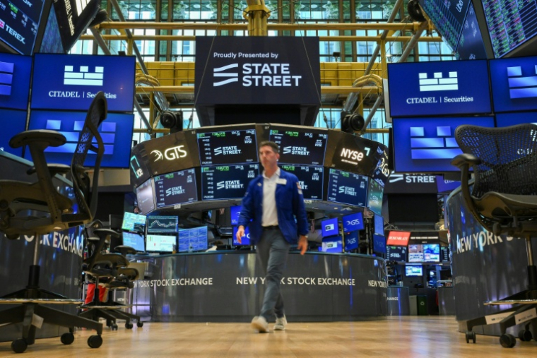 Un opérateur à la Bourse de New York le 26 juillet 2026 ( AFP / ANGELA WEISS )