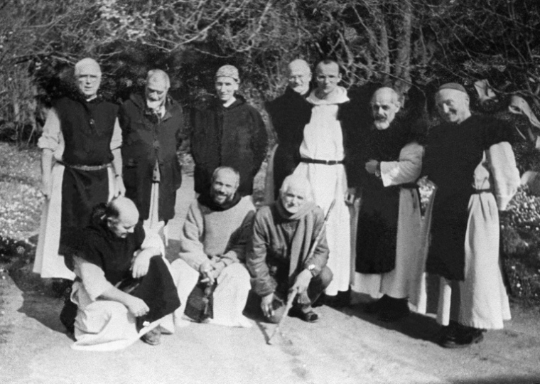 Reproduction d'une photo non datée des moines trappistes du monastère de Tibhirine à Médéa, en Algérie ( AFP / - )