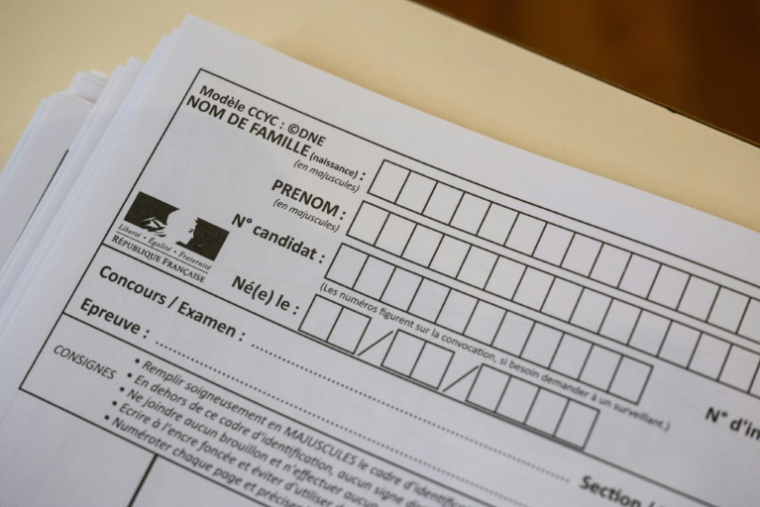 Les maths et le français font partie des épreuves dites terminales du bac, qui représentent au total 60% de la note finale ( AFP / SEBASTIEN BOZON )