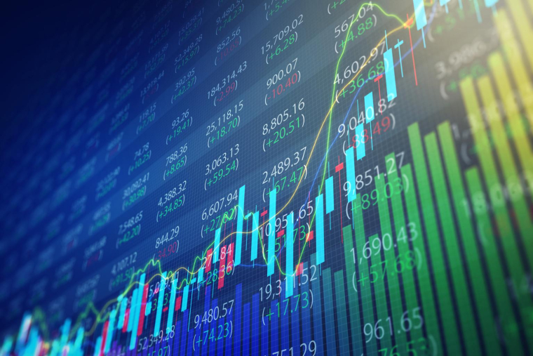 Pour choisir entre plusieurs ETF sur un même indice, comparez coûts, réplication de l’indice et performances passées pour diversifier votre portefeuille à moindre frais. ( crédit photo : Getty Images )