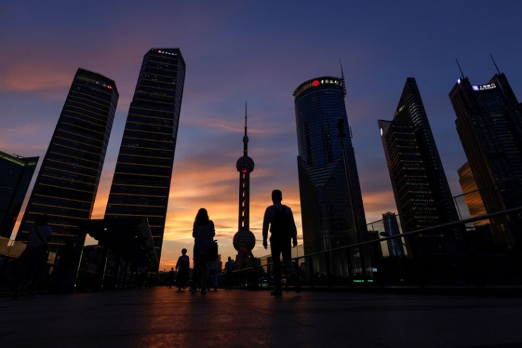 L'ÉCONOMIE CHINOISE PROGRESSE PLUS LENTEMENT QUE PRÉVU AU DEUXIÈME TRIMESTRE