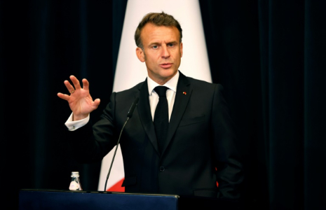Le président de la République Emmanuel Macron à Tirana, en Albanie, le 17 mai 2025 ( AFP / Ludovic MARIN )