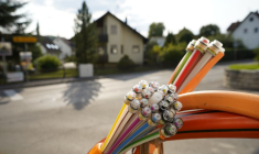 (En septembre, un coup de pouce financier va être accordé pour alléger le coût d'accès à la fibre optique dans certains cas - Visuel Adobe Stock)