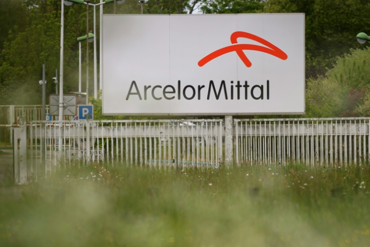 Vue du logo d'ArcelorMittal, le 24 avril 2025 à Indre (Loire-Atlantique) ( AFP / Loic VENANCE )