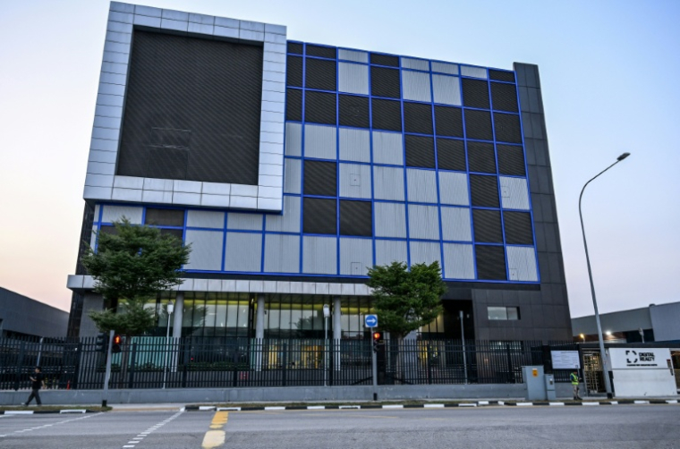 Le bâtiment de la société américaine Digital Realty, qui surveille des centaines de centres de données à travers le monde, le 2 septembre 2026 à Singapour  ( AFP / Roslan RAHMAN )
