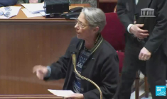 Retraites : jour de vote au Parlement, Emmanuel Macron réunit les chefs de la majorité ce matin