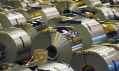 Des bobines d'acier en usine