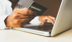 Trois quarts des commerces proposent le paiement différé sans frais sur trois, quatre ou encore dix mois. (Rupixen / Pixabay)