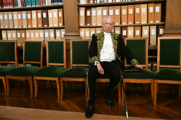 L'écrivain Mario Vargas Llosa à l'Académie française le jour de son admission, le 9 février 2023 ( AFP / Emmanuel DUNAND )