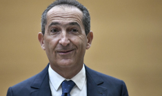 Patrick Drahi, en février 2022, à Paris ( AFP / STEPHANE DE SAKUTIN )