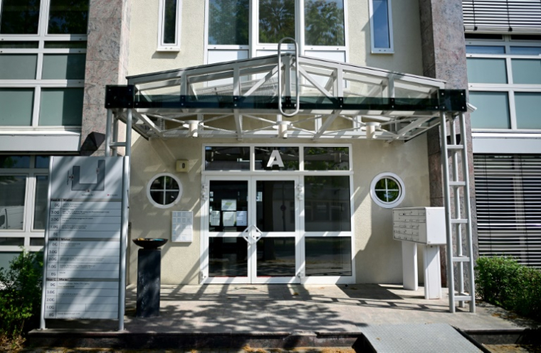 L'entrée d'un bâtiment abritant le siège du parti d'extrême droite allemand Alternative pour l'Allemagne (AfD) à Berlin, le 2 mai 2025 ( AFP / Tobias SCHWARZ )