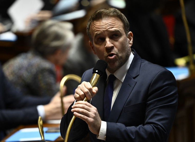 Marc Ferracci à Paris, le 11 mars 2025. ( AFP / JULIEN DE ROSA )