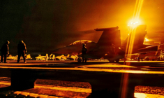Photo diffusée le 2 septembre 2026 par la marine américaine montrant des avions militaires sur le porte-avion George Washington se préparant à décoller, le 29 août 2026 ( US NAVY / - )