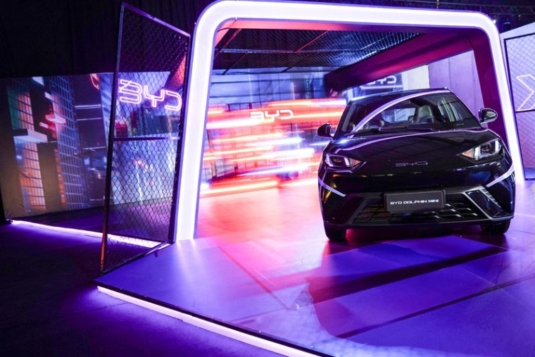 La société chinoise BYD lance le mini-véhicule électrique Dolphin au Mexique