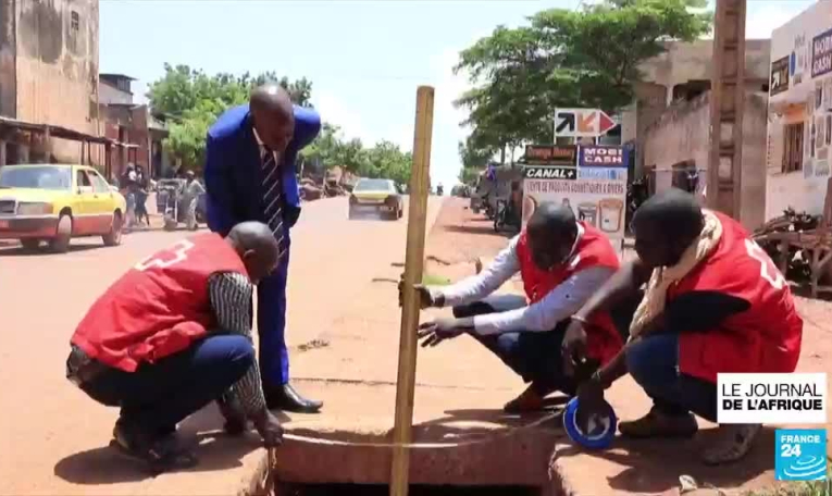 Cartographier Bamako : des étudiants maliens répertorient les rues de la capitale.