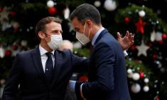 LE CHEF DU GOUVERNEMENT ESPAGNOL À L'ISOLEMENT APRÈS AVOIR RENCONTRÉ MACRON À PARIS