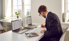 5 astuces fiscales peuvent vous aider à rester dans votre tranche d’imposition et à restreindre le montant de votre impôt sur le revenu.