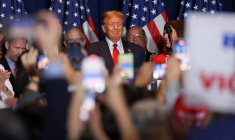 Donald Trump lors de la soirée des élections primaires républicaines de Caroline du Sud à Columbia