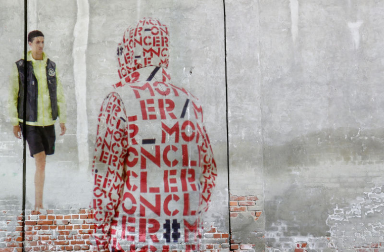 AUCUNE HYPOTHÈSE CONCRÈTE DE RAPPROCHEMENT À L'ÉTUDE, DIT MONCLER