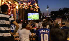 Mais d’où viennent ces secondes de décalage avec la télé d’à côté ?