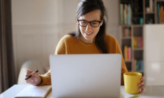 Les conseils à suivre pour bien réagir aux fluctuations des marchés boursiers. ( crédit photo : GettyImages )