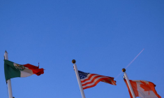 Trump impose des droits de douane au Canada, au Mexique et à la Chine