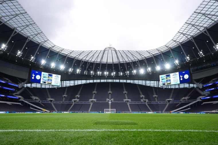 Un politicien suédois tire à balles réelles sur Tottenham