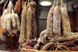Un jeune condamné pour avoir lancé un saucisson sur un policier après le sacre du PSG